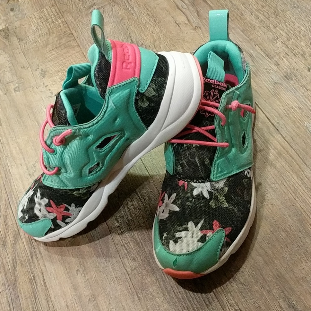 👟Reebok Classic Floral Shoes Sz 4